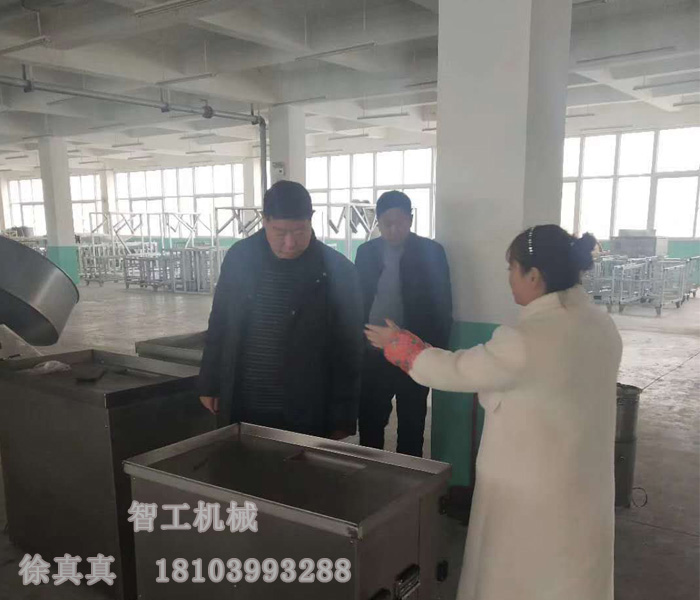魯山老客戶(hù)再次來(lái)許昌智工考察訂購(gòu)湯圓機(jī)、元宵制陷機(jī)！