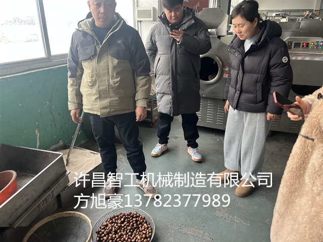 河南客戶來廠炒制板栗